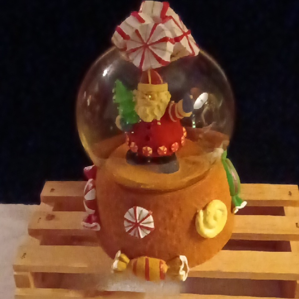 Santa Musical Snow Globe
